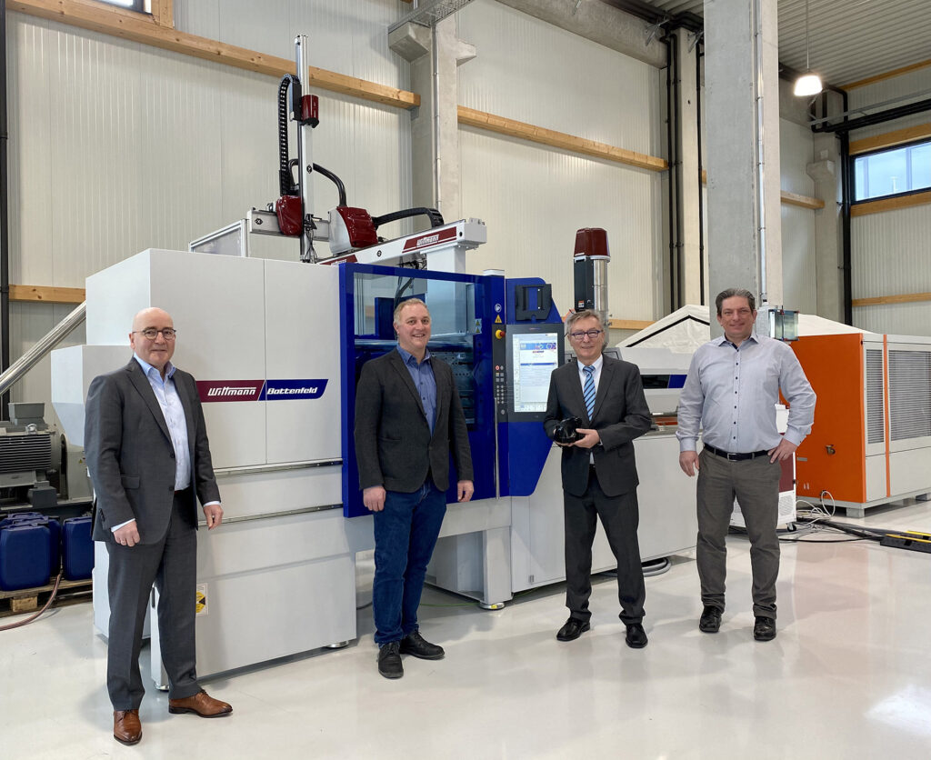 Personen, Spritzgiessmaschine, Wittmann Battenfeld,