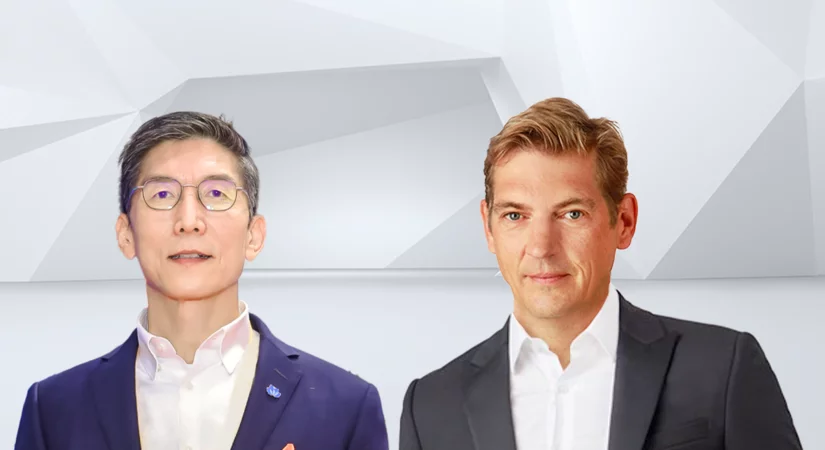 Xiaojun Cui und Lars Hoppe teilen sich neu in der Verantwortung der Division Neumaschinen (Bild: KraussMaffei)